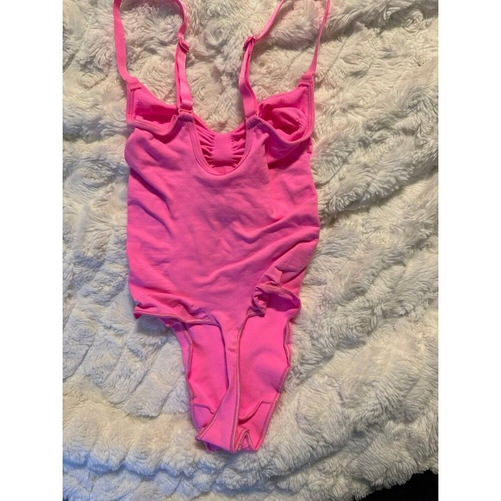 Skims pink seamless sculpting thong bodysuit - Picture 6 of 6